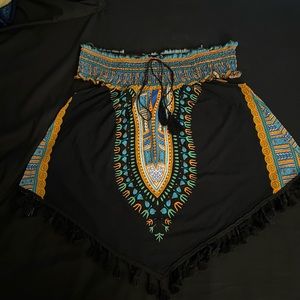 Junior’s Cleo Boho top with tassel bottom in size xl